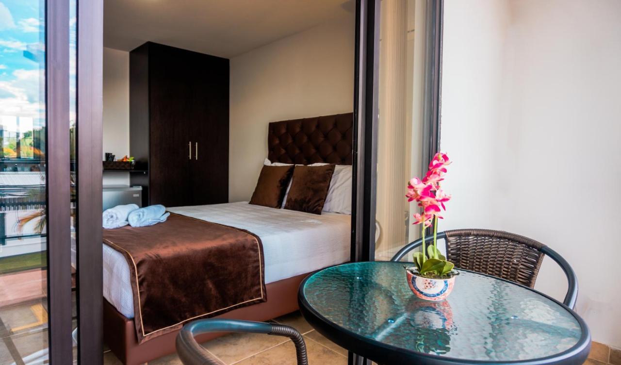 Hotel Alamos Del Parque 佩雷拉 外观 照片