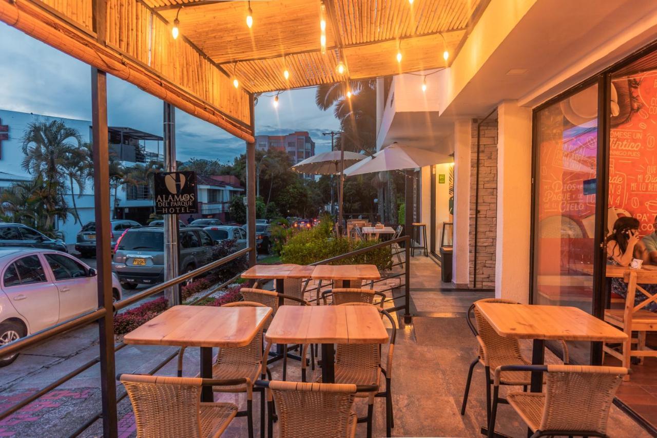 Hotel Alamos Del Parque 佩雷拉 外观 照片